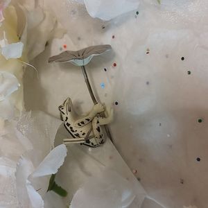 Ink Painting Frog Figurine